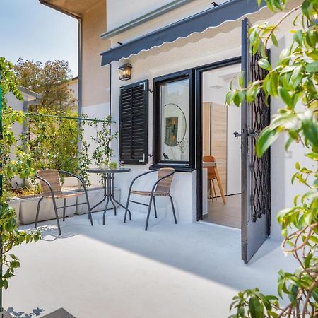 3 Minutes From The Beach: Lovely Studio Apartment Πούλα Εξωτερικό φωτογραφία