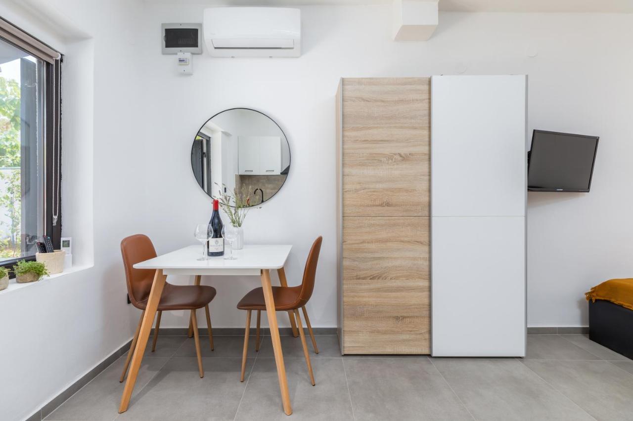 3 Minutes From The Beach: Lovely Studio Apartment Πούλα Εξωτερικό φωτογραφία