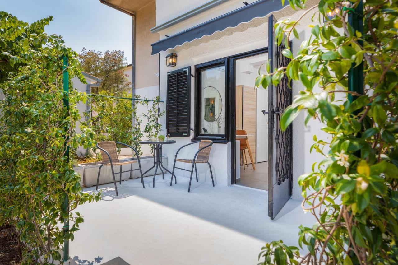 3 Minutes From The Beach: Lovely Studio Apartment Πούλα Εξωτερικό φωτογραφία