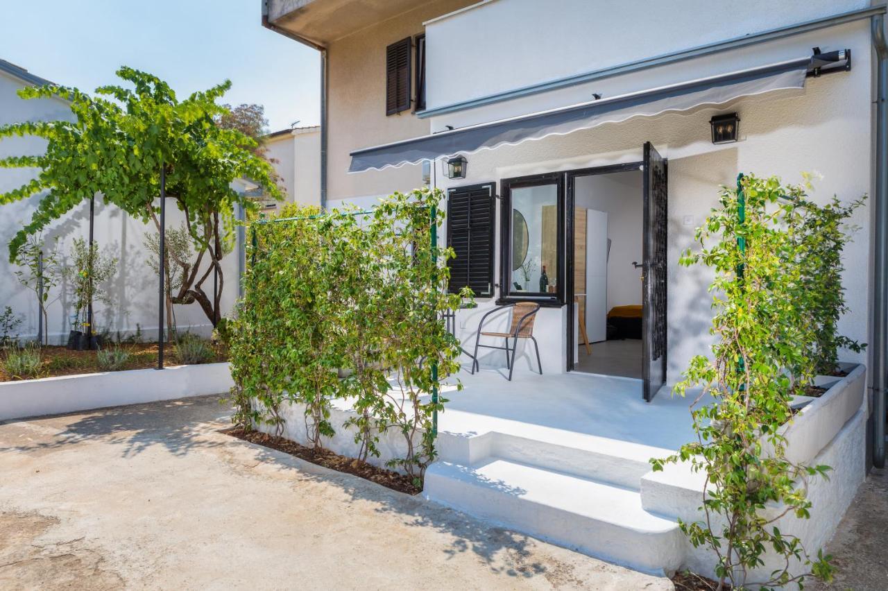 3 Minutes From The Beach: Lovely Studio Apartment Πούλα Εξωτερικό φωτογραφία